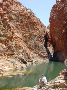 Wasserstelle am Ende eines kleines Canyons abseits der Strae