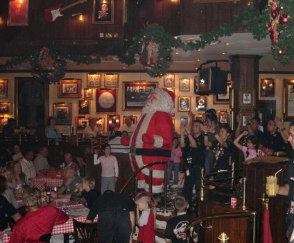 Nikolaus im Hard Rock Cafe