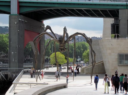 Spinnenskulptur vor dem Guggenheim