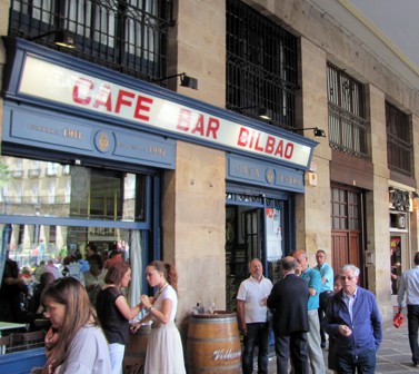 Pintxos Laden am Plaza Nueva