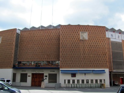 vollkommen unspektakulre Stierkampfarena